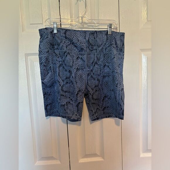 Athletic Works Blue Snake Print Biker Shorts - Picture 1 of 3